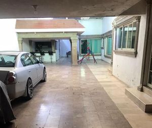 Casa en Venta en Esquina,  Zona Altamente Comercial col. Los Fresnos Leon Gto.