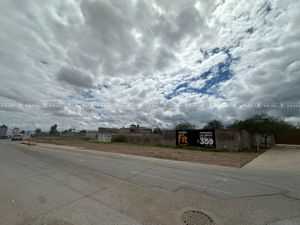 TERRENO EN RENTA AL NORTE, CERCA DE FRACC. MONTECARLOS  FRENTE  A GLORIETA