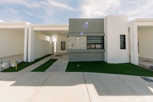 CASA EN VENTA DE UNA PLANTA CERCA UVM  (RELIZ)