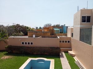 Residencia con 4 Recámaras y Piscina en Renta en Benito Juárez Norte CON PÁNELES