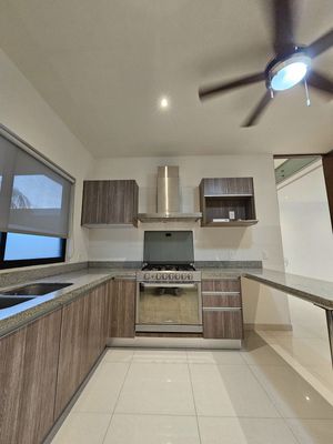 Casa en VENTA de 4 habitaciones en Temozón Norte.