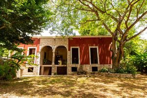 Hacienda de 300 ha y cenote privado, en venta en Tecoh