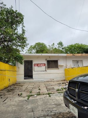 Terreno con construcción, en venta, Barrio de Santa Ana