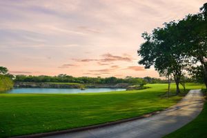 Residencia de 2 Recámaras con Amenidades y Servicios VIP en Country Club Yucatan