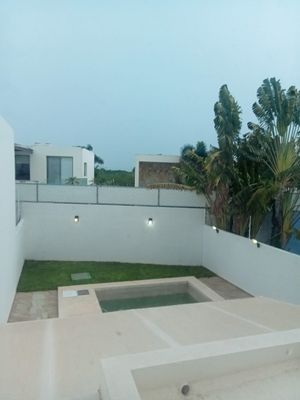 Casa de 4 recámaras y piscina,  en venta, Montebello