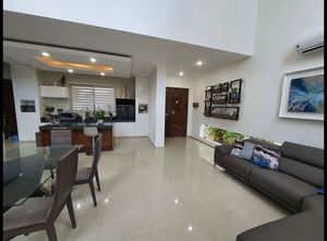 Casa con piscina y paneles solares, en venta, Temozón Norte