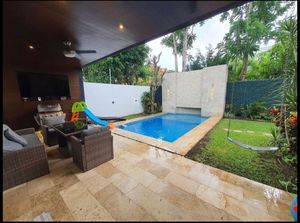 Casa con piscina y paneles solares, en venta, Temozón Norte