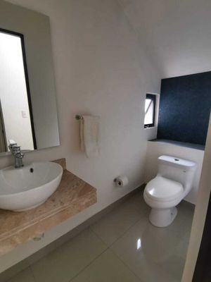 Casa con 3 dormitorios y paneles solares, en venta, Privada en Cholul