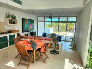 Casa en primera fila de la playa en venta en Telchac Puerto