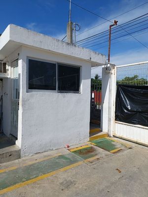 SE RENTA BODEGA INDUSTRIAL A UNOS MINUTOS DEL PUERTO PESQUERO