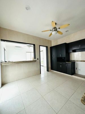 CASA EN VENTA EN CIUDAD DEL CARMEN EN FRACCIONAMIENTO RAICES