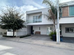 CASA EN VENTA EN LORETA 2