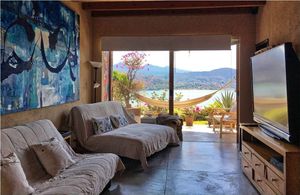 Casa en venta con vista al lago