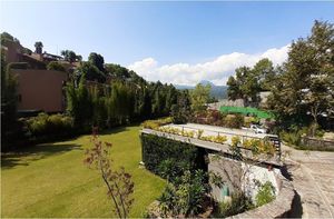 Terreno con vista al lago, en condominio.