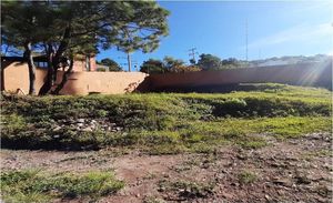 Terreno con vista al lago, en condominio.