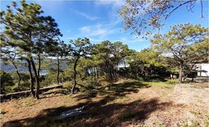 Terreno con vista al lago, en condominio.