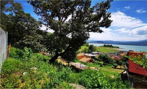 Terreno con vista al lago