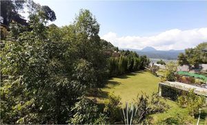 Terreno con vista al lago, en condominio.