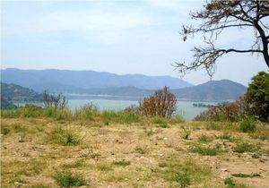 Terreno con vista al lago