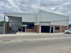 BODEGA EN RENTA// FOR RENT INDUSTRIAL WAREHOUSE/OFFICES