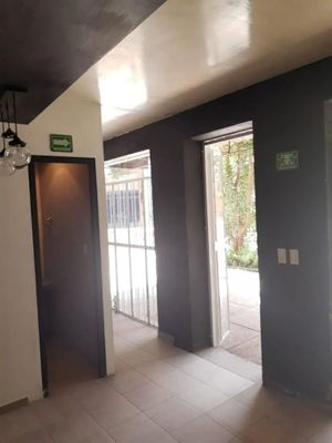 Casa habitación con comercio en venta