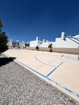 Bonita Casa en privada con alberca y vigilancia cerca de la Zona Industrial