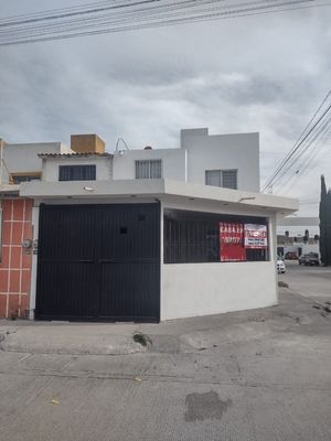 Casa en esquina muy cerca de Av. San Pedro