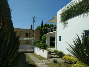 Casa minimalista al Norte de Cuernavaca.  En Villa Internacional deTenis.