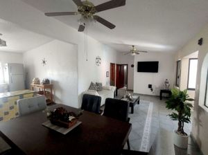 Casa  en Venta con locales comerciales en Lomas de Cortes,  Cuernavaca Morelos.