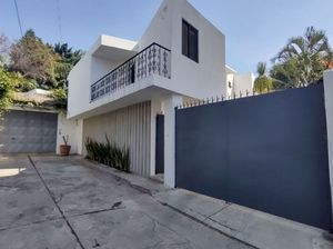 Casa en Venta  con alberca en  Col. Cantarranas,  Cuernavaca, Morelos.