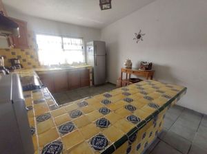 Casa  en Venta con locales comerciales en Lomas de Cortes,  Cuernavaca Morelos.