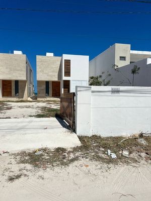 CASA EN RENTA FRENTE A LA PLAYA POR MES/QUINCENA/SEMANA  MARVE 1