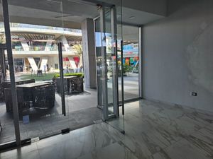 Renta de local comercial en Plaza de Av. Vasconcelos