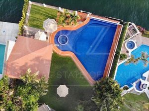 Casa en venta en el Lago de Tequesquitengo