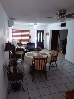 VENTA CASA EN LA COL. OLIVARES