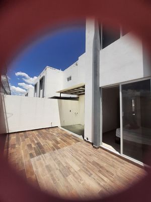 CASA EN VENTA EN JURIQUILLA SAN ISIDRO CON RECAMARA EN PB