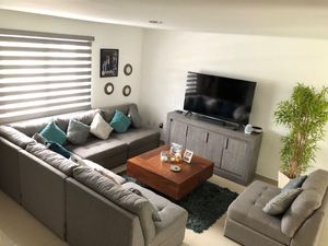 VENTA DE CASA EN JURIQUILLA CON 5 RECAMARAS Y ROOF GARDEN