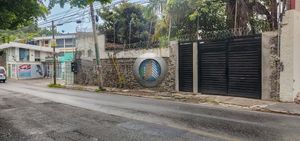 Casa con amplio uso de suelo en la mejor calle comercial de Cuernavaca