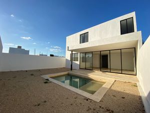 Venta de casa con alberca en privada Tamora, Mérida Yucatan