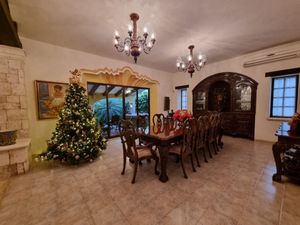 Venta de casa con alberca en privada San Ramon Norte, Merida Yucatan