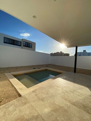 Venta de casa con alberca en privada Tamora, Mérida Yucatan