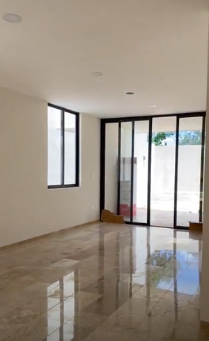 Casa en venta con alberca dentro de privada en Cholul, Mérida Yucatan