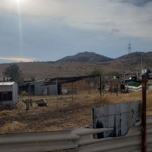 Casa  con bodegas y terreno para siembra