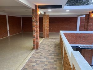 Se RENTA Terraza en plaza comercial  para RESTAURANTE