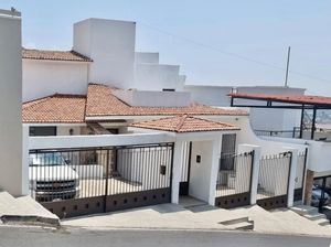 Venta de Casa en Loma Dorada con Vistas Imponentes a Los Arcos