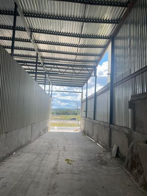 Renta de Bodegas Industriales en Santa Rosa Jauregui de 250m2 a 500m2