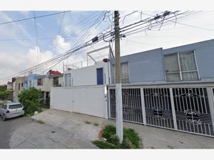 Casa en Venta en Colinas de las Aguilas Zapopan