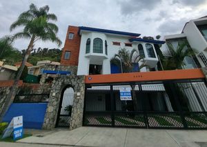 CASA EN VENTA EN BUGAMBILIAS, ZAPOPAN