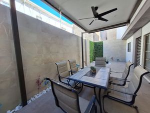 Casa de 4 Recamaras en venta en Jardines del Bosque, Juárez, Chihuahua