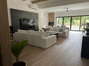 Casa en Venta en Tulum Country Club - Residencial de Lujo con Campo de Golf